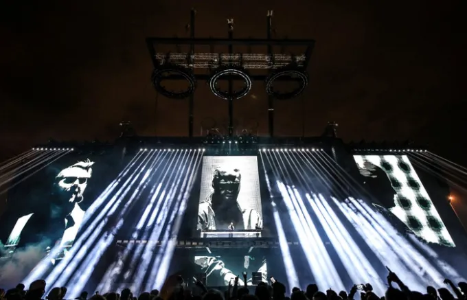 Swedish House Mafia-3-700×450